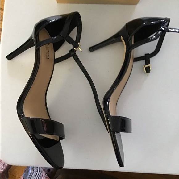 Micheal Kors 7.5 new - Picture 2 of 2